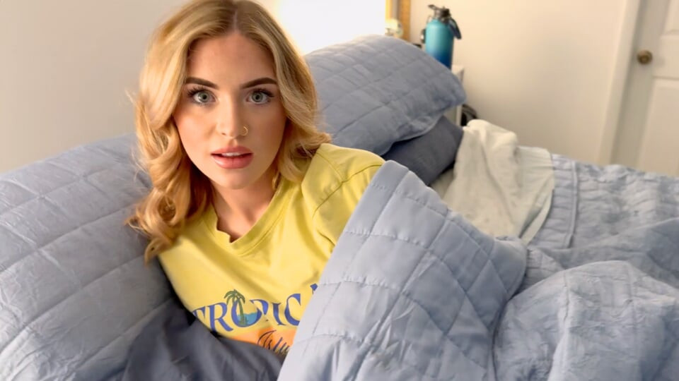 Movie Night Madness: Naughty Step Sis Gets Distracted - Full XXX Movies | ePornHIT.