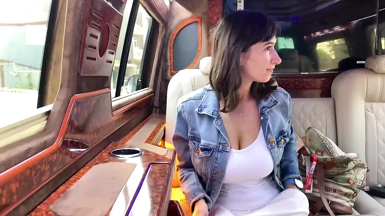 Surprise Roadside Blowjob Culminates in Massive Facedown - Full XXX Movies | ePornHIT.