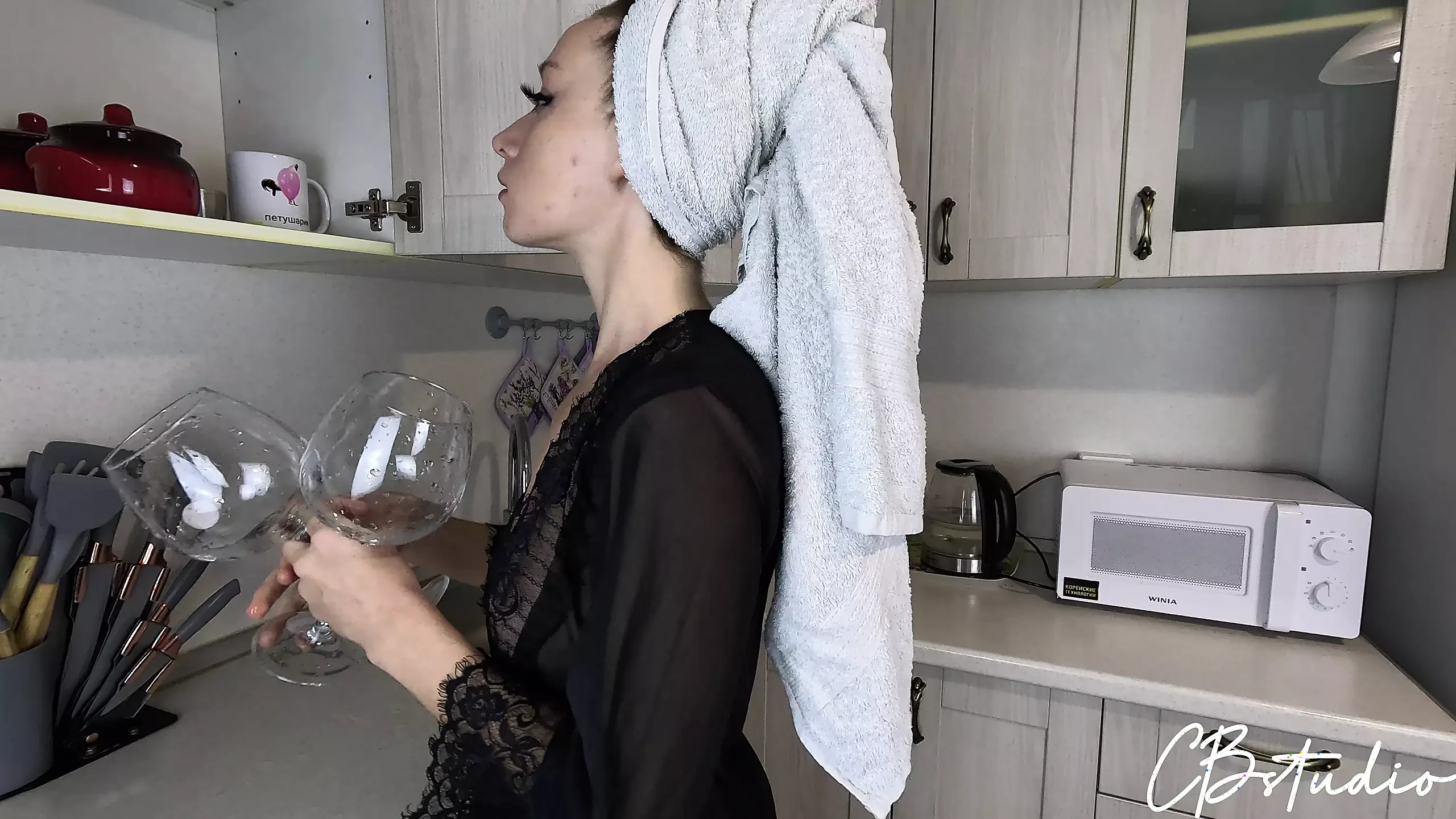Steamy Encounter: Stepson Walks In on Stepmom's Solo Session - Full XXX Movies | ePornHIT.