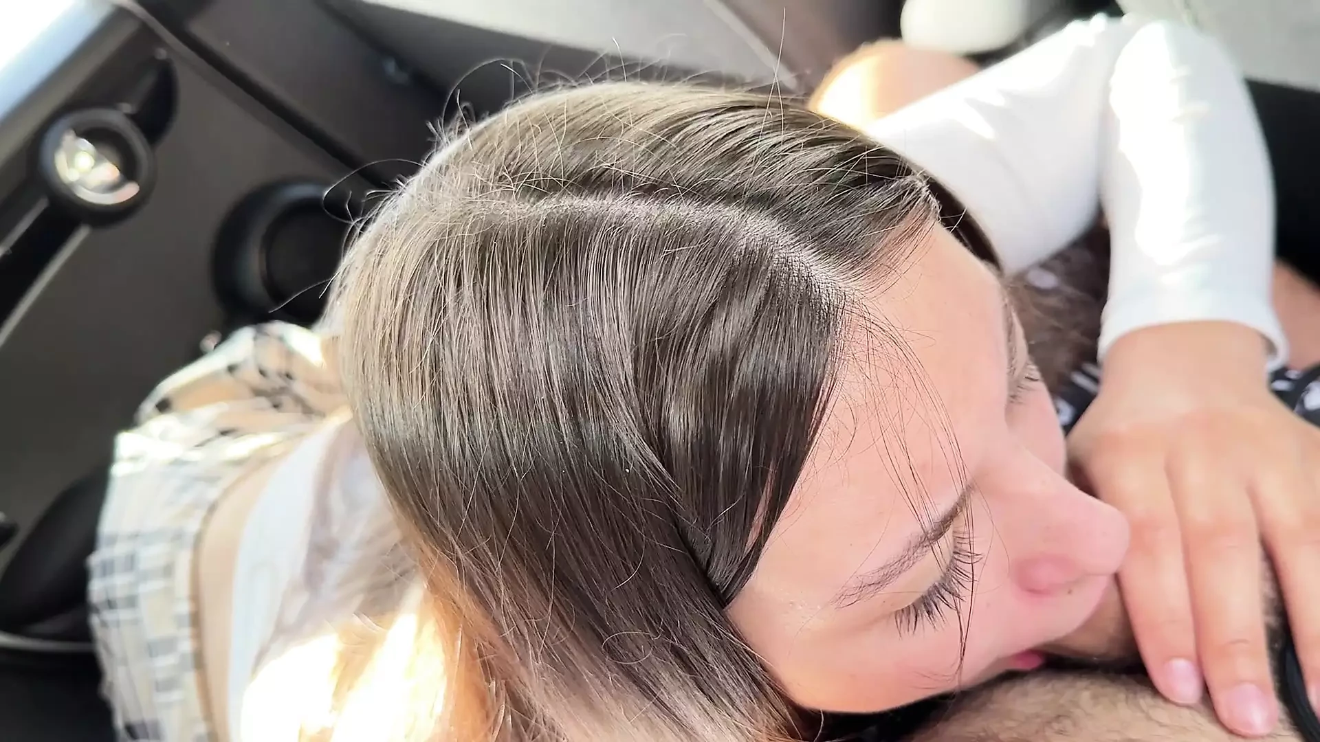 Naughty College Girl Returns the Favor in the Car - Full XXX Movies | ePornHIT.